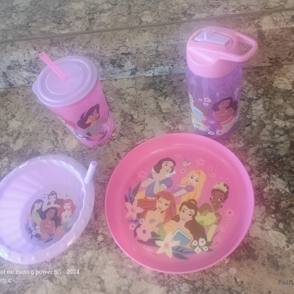 Disney Princess Pink Dinnerware Set New - Picture 2 of 5